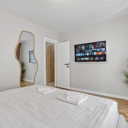 Modern Luxury & Close To Old Town Διαμέρισμα *
