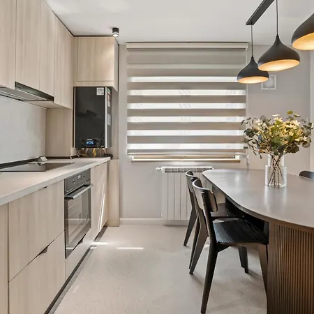Modern Luxury & Close To Old Town 아파트