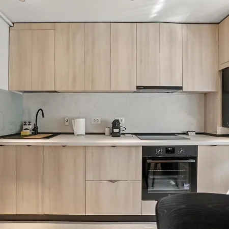 Modern Luxury & Close To Old Town 아파트 *