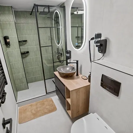 Modern Luxury & Close To Old Town Διαμέρισμα *
