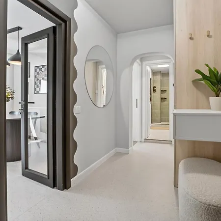 Modern Luxury & Close To Old Town 아파트