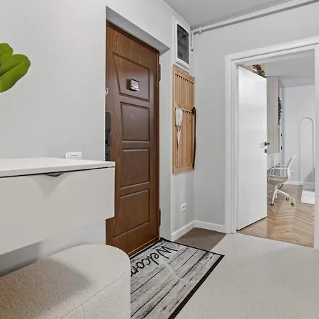 Modern Luxury & Close To Old Town 아파트 *